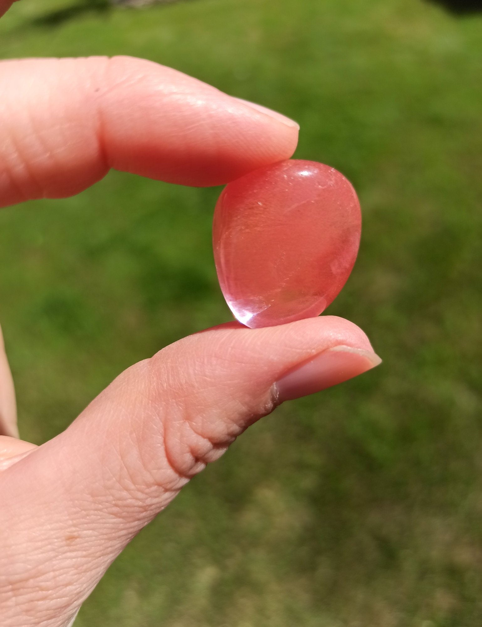 Cherry opaal trommelstenen – curated crystal by Marga Jacobs | rust, symboliek en intuïtieve zelfzorg