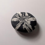 Chrysanthemum Stone palmsteen – bijzondere edelsteen, zorgvuldig gekozen door Marga Jacobs