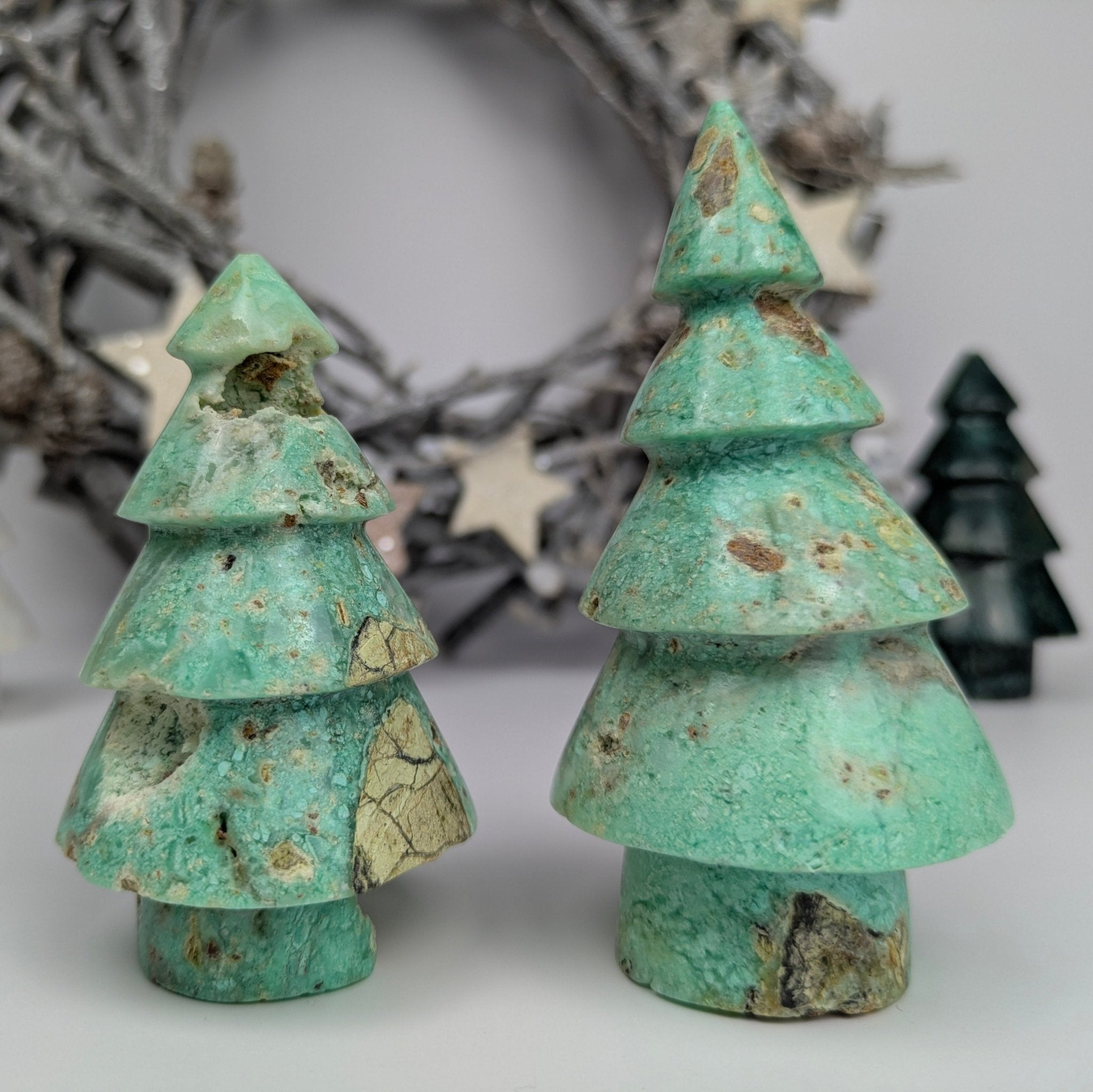 Chrysopraas kerstboompje – curated crystal by Marga Jacobs | rust, symboliek en intuïtieve zelfzorg