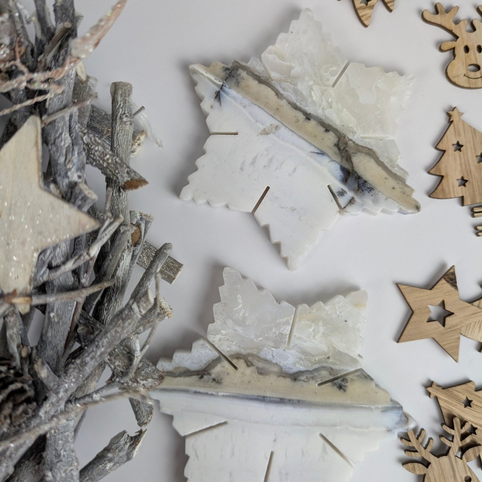 Dendriet agaat sneeuwvlok – curated crystal by Marga Jacobs | rust, symboliek en intuïtieve zelfzorg