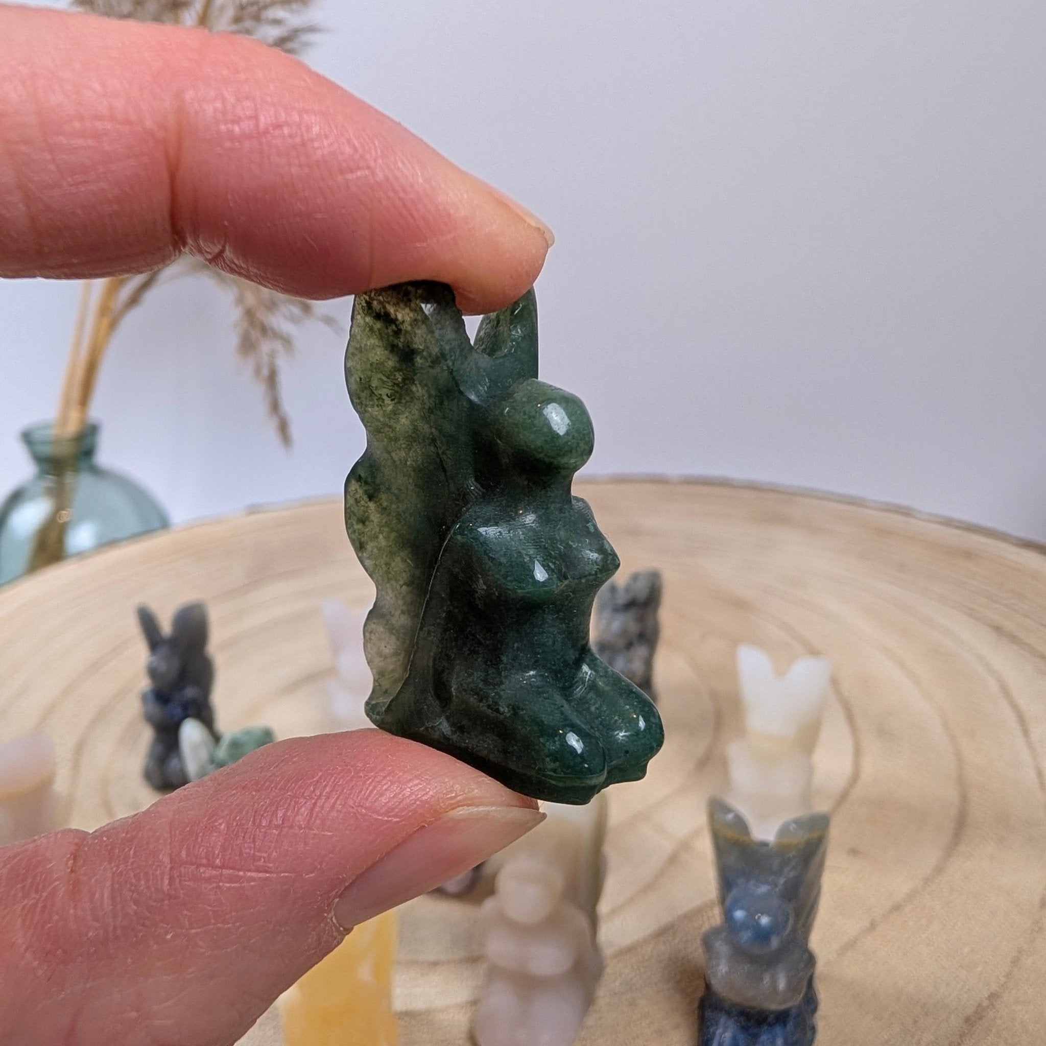 Edelsteen elfje – curated crystal by Marga Jacobs | rust, symboliek en intuïtieve zelfzorg