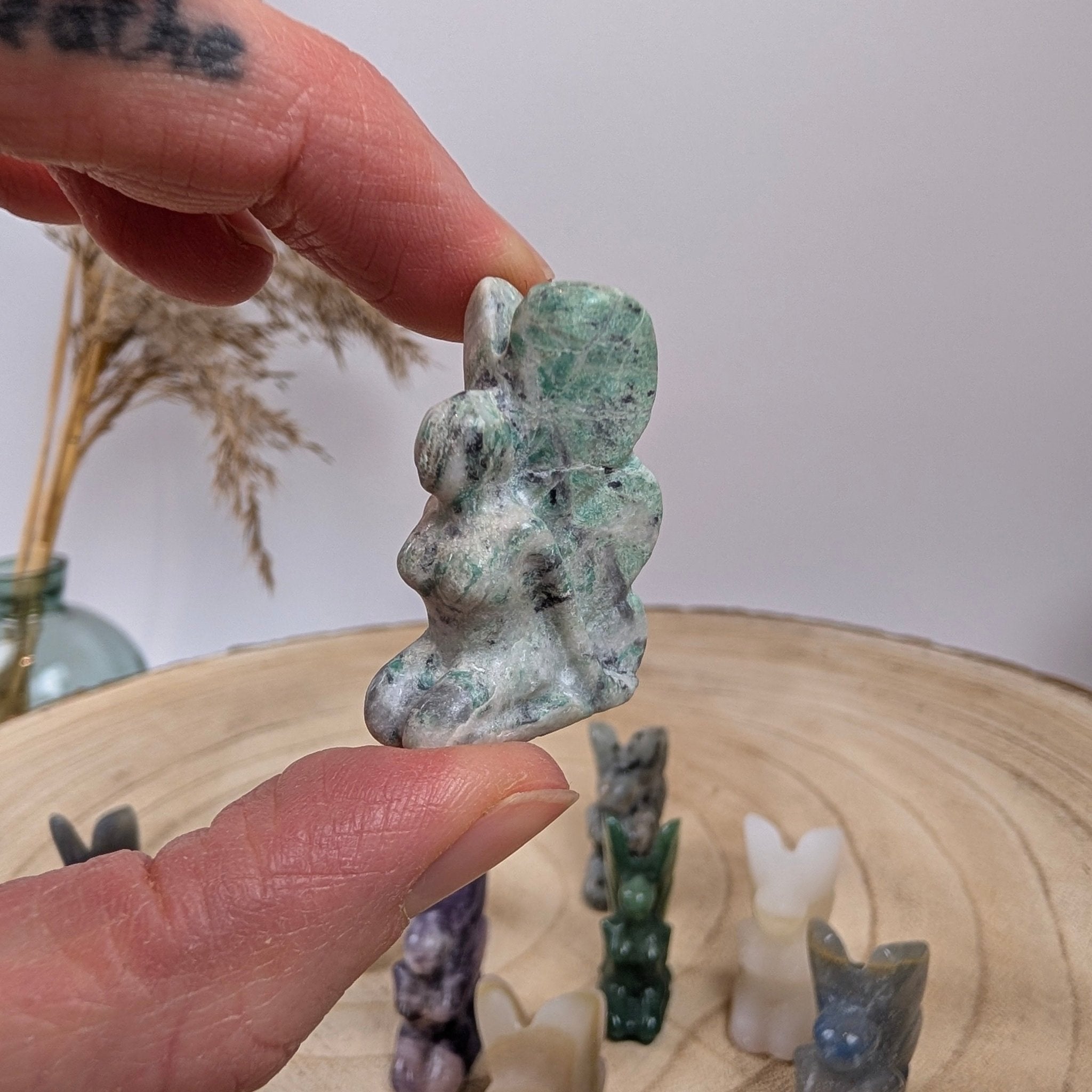 Edelsteen elfje – curated crystal by Marga Jacobs | rust, symboliek en intuïtieve zelfzorg