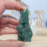 Edelsteen konijntje mama met baby – curated crystal by Marga Jacobs | rust, symboliek en intuïtieve zelfzorg