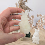 Edelsteen konijntje mama met baby – curated crystal by Marga Jacobs | rust, symboliek en intuïtieve zelfzorg