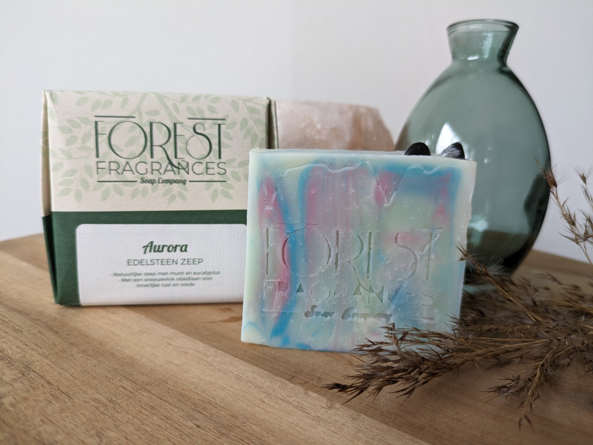 Edelsteenzeep Aurora | Munt en obsidiaan – curated crystal by Marga Jacobs | rust, symboliek en intuïtieve zelfzorg