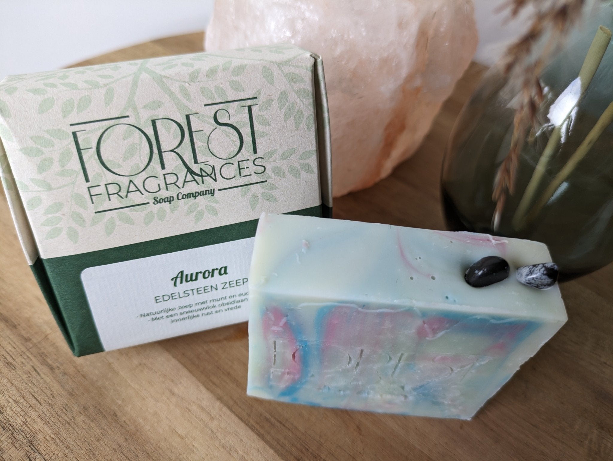 Edelsteenzeep Aurora | Munt en obsidiaan – curated crystal by Marga Jacobs | rust, symboliek en intuïtieve zelfzorg