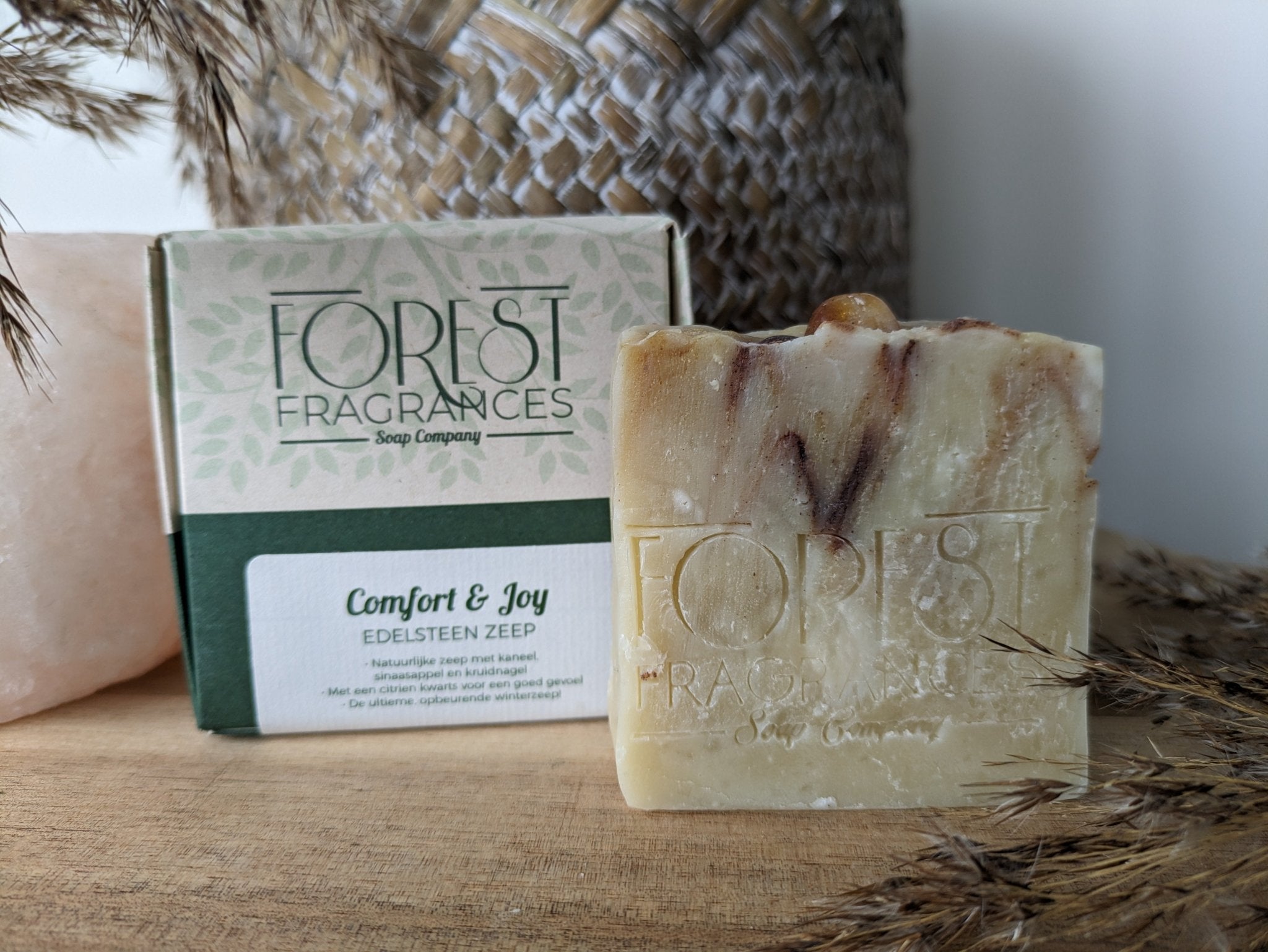 Edelsteenzeep Comfort & Joy | Kaneel, sinaasappel & kruidnagel en citrienkwarts – curated crystal by Marga Jacobs | rust, symboliek en intuïtieve zelfzorg