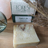 Edelsteenzeep Comfort & Joy | Kaneel, sinaasappel & kruidnagel en citrienkwarts – curated crystal by Marga Jacobs | rust, symboliek en intuïtieve zelfzorg