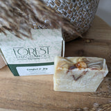 Edelsteenzeep Comfort & Joy | Kaneel, sinaasappel & kruidnagel en citrienkwarts – curated crystal by Marga Jacobs | rust, symboliek en intuïtieve zelfzorg