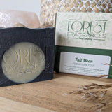 Edelsteenzeep Full Moon | Appel & salie en maansteen – curated crystal by Marga Jacobs | rust, symboliek en intuïtieve zelfzorg