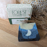 Edelsteenzeep New Moon | Regenboog maansteen – curated crystal by Marga Jacobs | rust, symboliek en intuïtieve zelfzorg