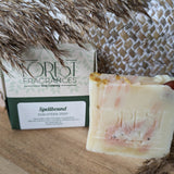 Edelsteenzeep Spellbound | Grapefruit en carneool – curated crystal by Marga Jacobs | rust, symboliek en intuïtieve zelfzorg