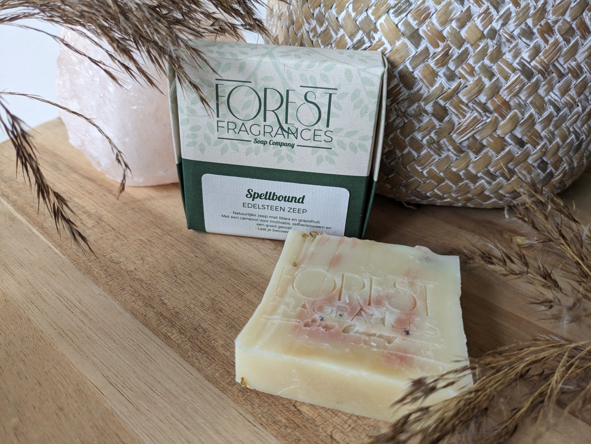 Edelsteenzeep Spellbound | Grapefruit en carneool – curated crystal by Marga Jacobs | rust, symboliek en intuïtieve zelfzorg