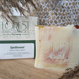 Edelsteenzeep Spellbound | Grapefruit en carneool – curated crystal by Marga Jacobs | rust, symboliek en intuïtieve zelfzorg