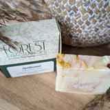 Edelsteenzeep Spellbound | Grapefruit en carneool – curated crystal by Marga Jacobs | rust, symboliek en intuïtieve zelfzorg