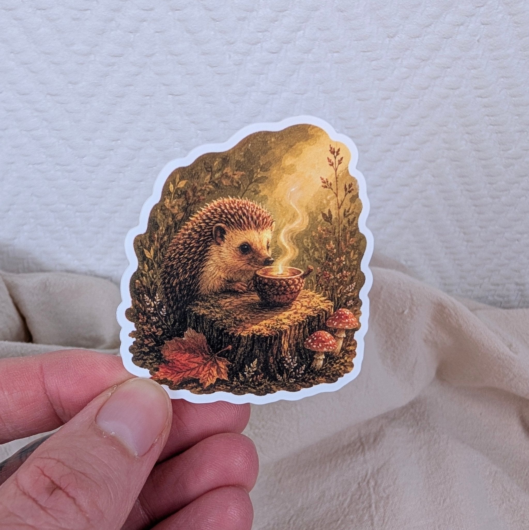 Egeltje met herfstthee - sticker – bijzondere edelsteen, zorgvuldig gekozen door Marga Jacobs