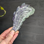 Fluoriet veer – curated crystal by Marga Jacobs | rust, symboliek en intuïtieve zelfzorg