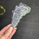 Fluoriet veer – curated crystal by Marga Jacobs | rust, symboliek en intuïtieve zelfzorg