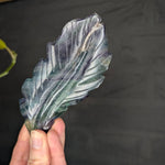 Fluoriet veer – curated crystal by Marga Jacobs | rust, symboliek en intuïtieve zelfzorg
