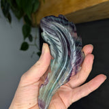 Fluoriet veer – curated crystal by Marga Jacobs | rust, symboliek en intuïtieve zelfzorg