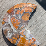 Gele jaspis maan 1 – curated crystal by Marga Jacobs | rust, symboliek en intuïtieve zelfzorg