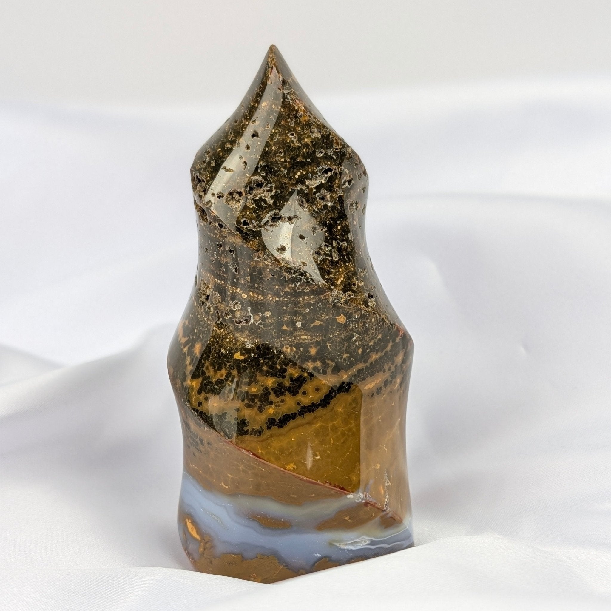 Gele oceaan jaspis vlam – curated crystal by Marga Jacobs | rust, symboliek en intuïtieve zelfzorg
