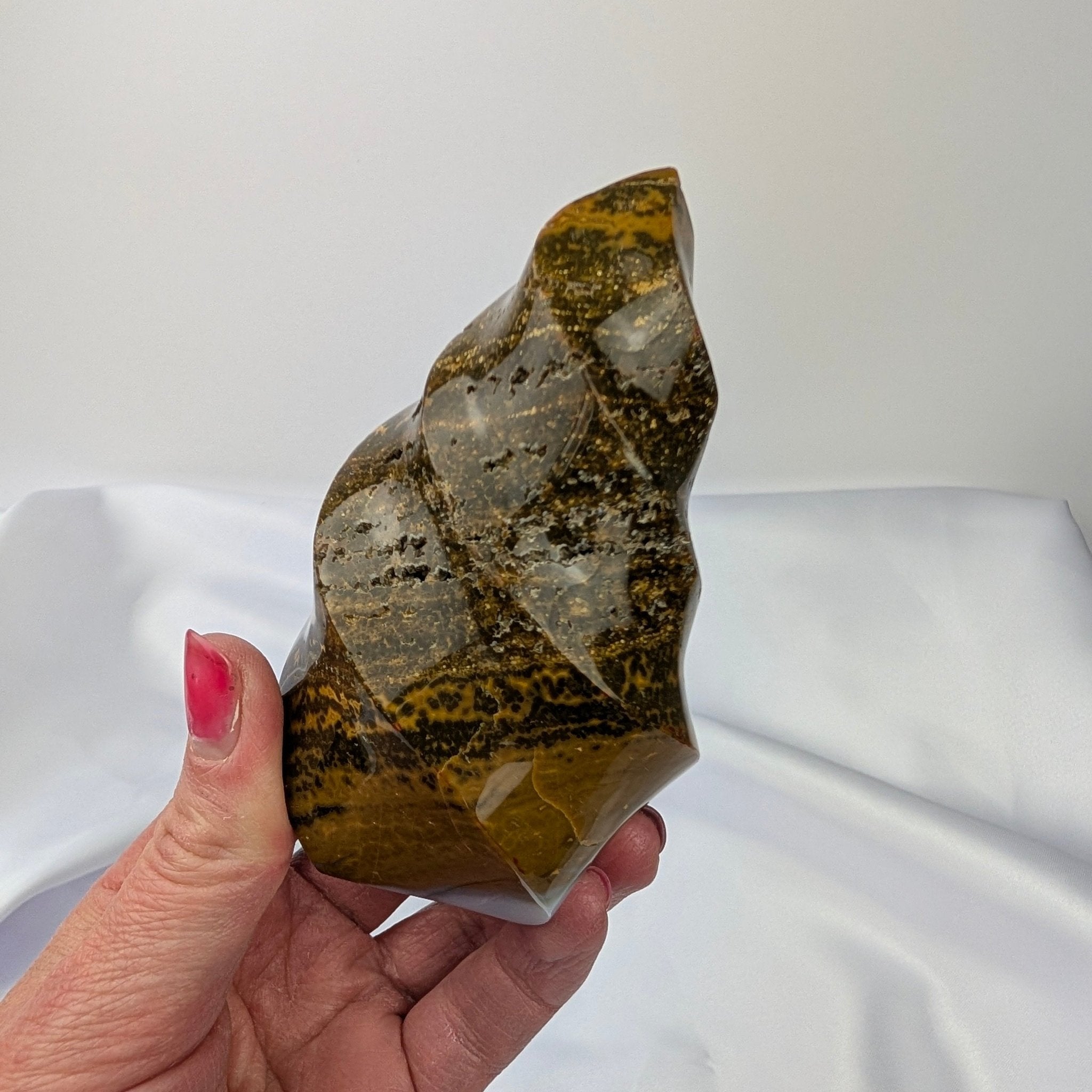 Gele oceaan jaspis vlam – curated crystal by Marga Jacobs | rust, symboliek en intuïtieve zelfzorg