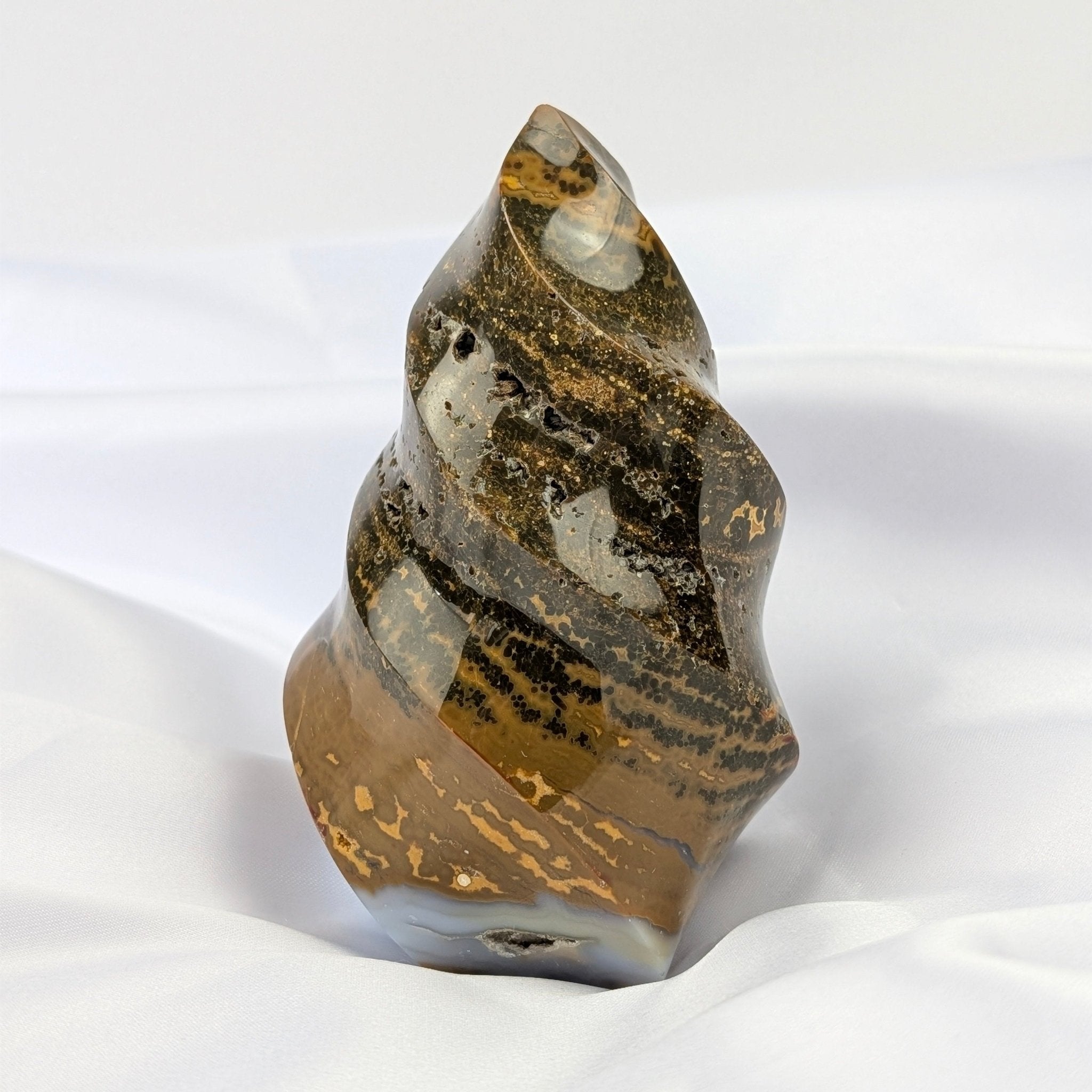Gele oceaan jaspis vlam – curated crystal by Marga Jacobs | rust, symboliek en intuïtieve zelfzorg