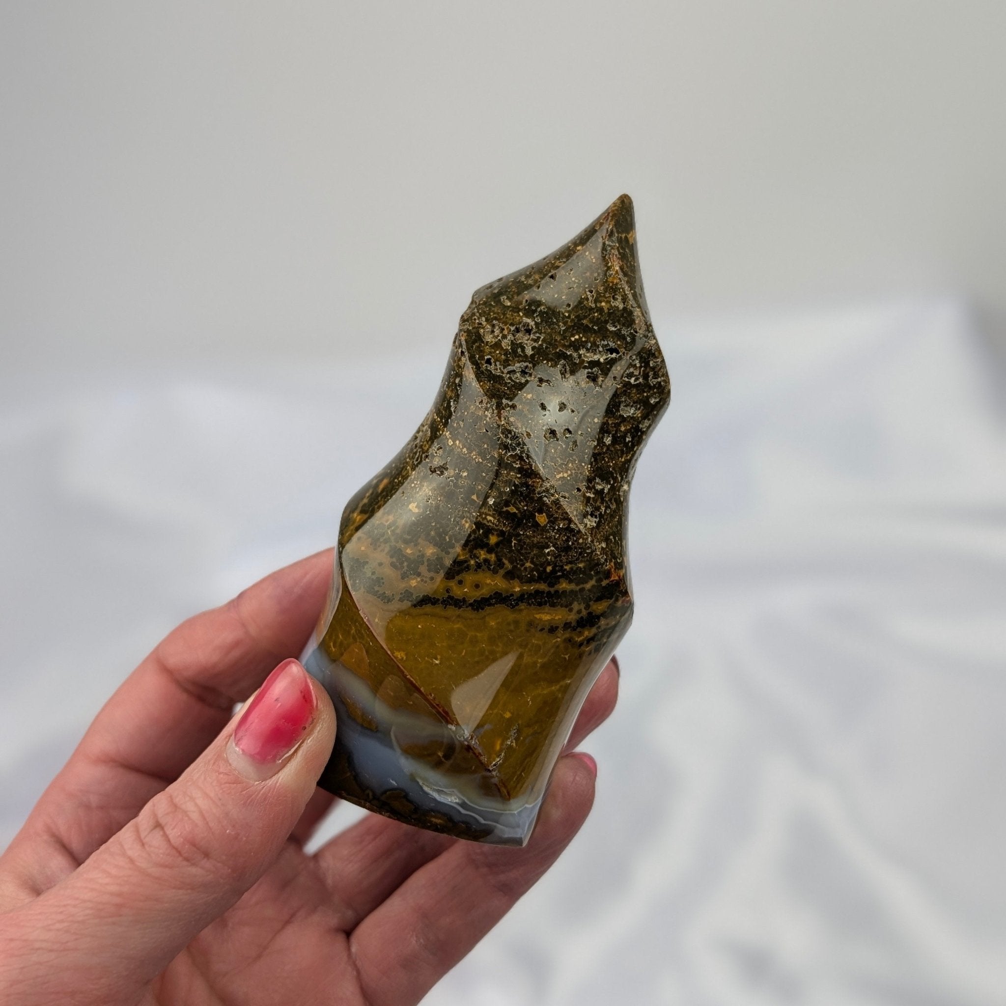 Gele oceaan jaspis vlam – curated crystal by Marga Jacobs | rust, symboliek en intuïtieve zelfzorg