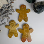 Gele oceaanjaspis peperkoekmannetje – curated crystal by Marga Jacobs | rust, symboliek en intuïtieve zelfzorg