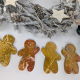 Gele oceaanjaspis peperkoekmannetje (opgestoken hand) – curated crystal by Marga Jacobs | rust, symboliek en intuïtieve zelfzorg