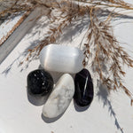 Goede nachtrust edelstenensetje – curated crystal by Marga Jacobs | rust, symboliek en intuïtieve zelfzorg