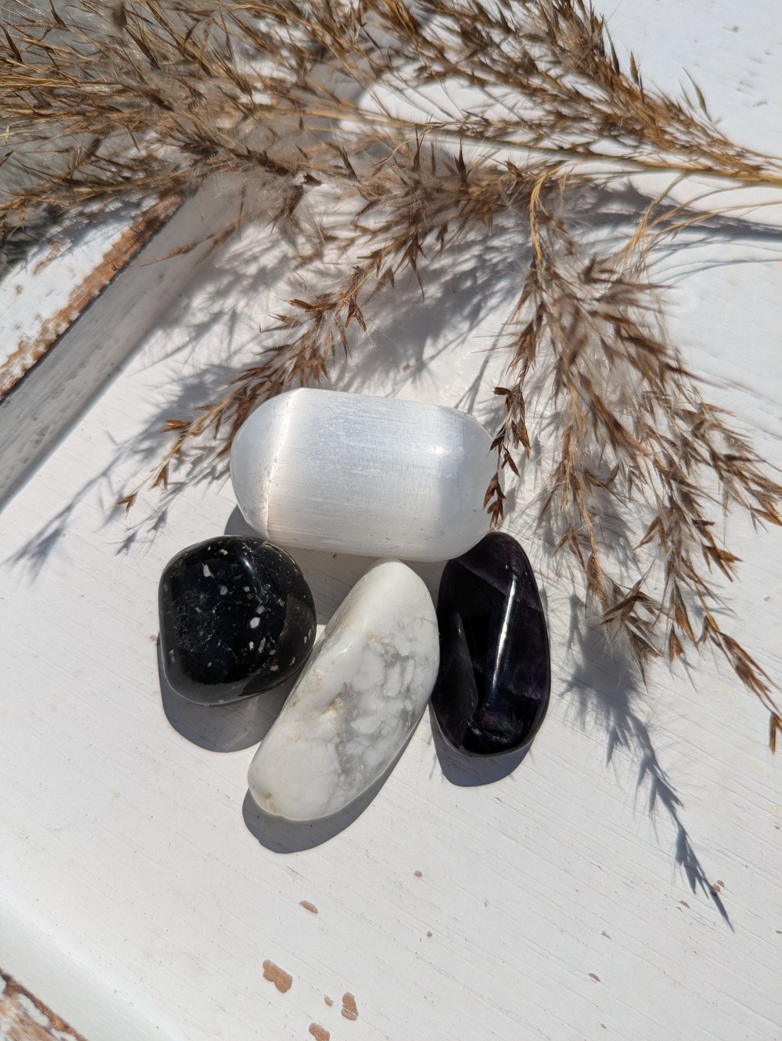 Goede nachtrust edelstenensetje – curated crystal by Marga Jacobs | rust, symboliek en intuïtieve zelfzorg