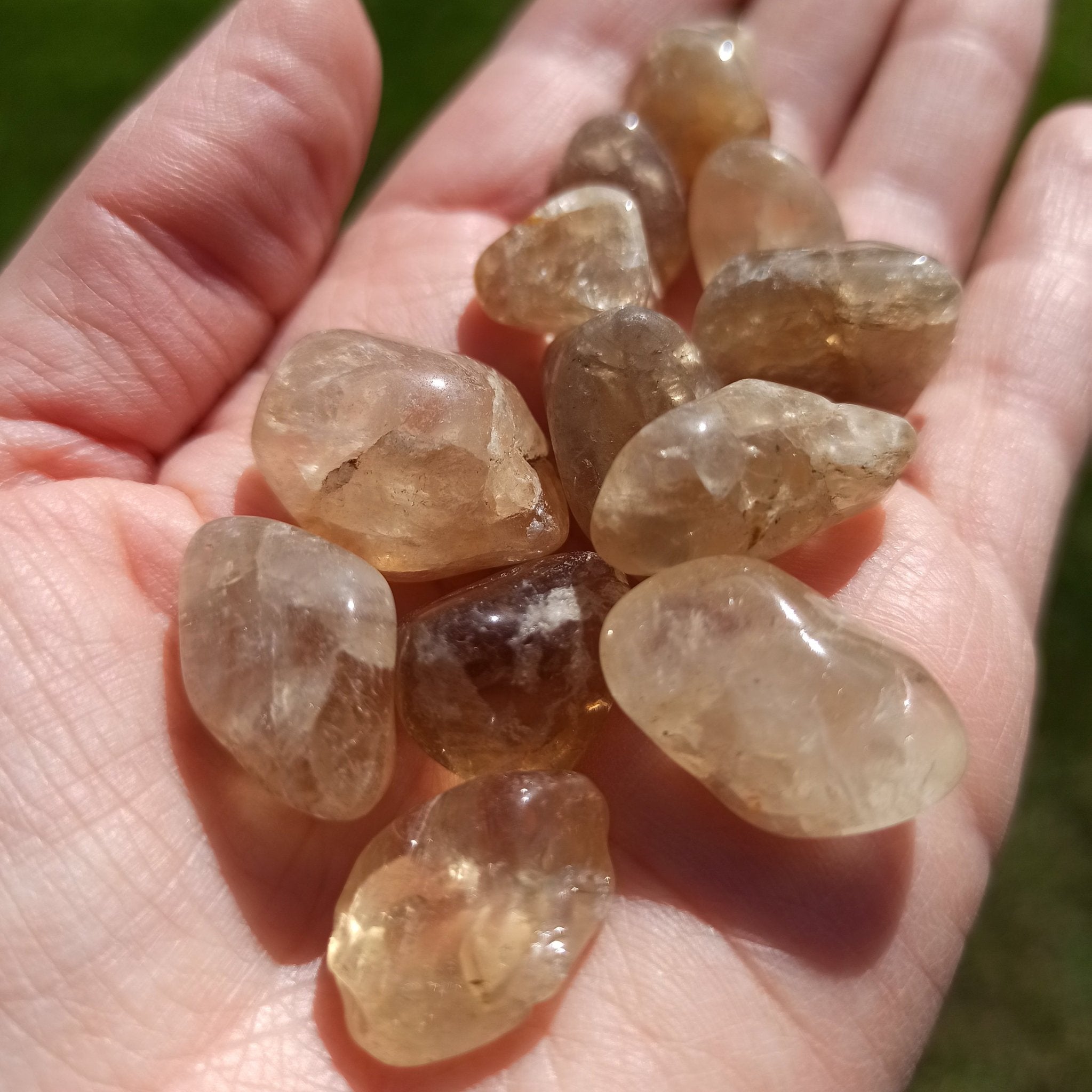 Gouden topaas (koningstopaas) – curated crystal by Marga Jacobs | rust, symboliek en intuïtieve zelfzorg