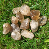 Gouden topaas (koningstopaas) – curated crystal by Marga Jacobs | rust, symboliek en intuïtieve zelfzorg