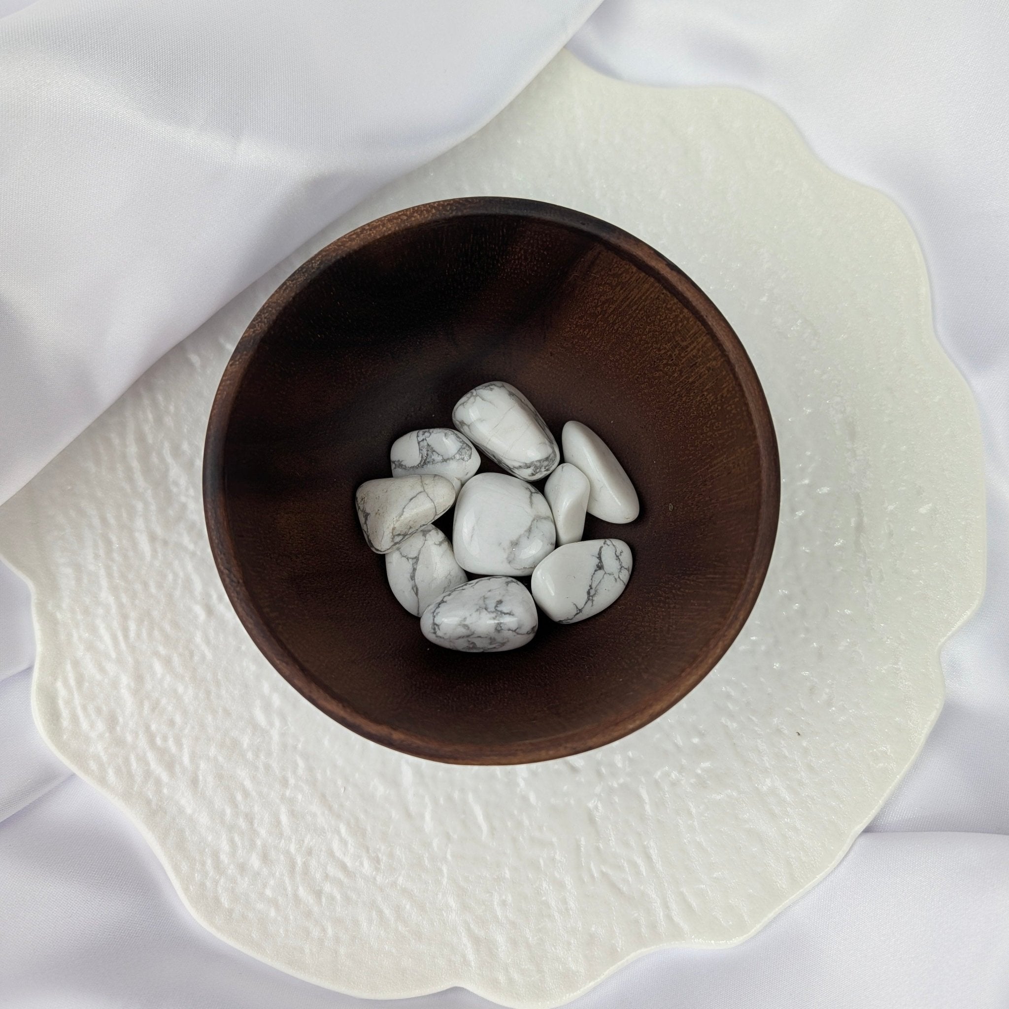 Howliet trommelstenen – curated crystal by Marga Jacobs | rust, symboliek en intuïtieve zelfzorg