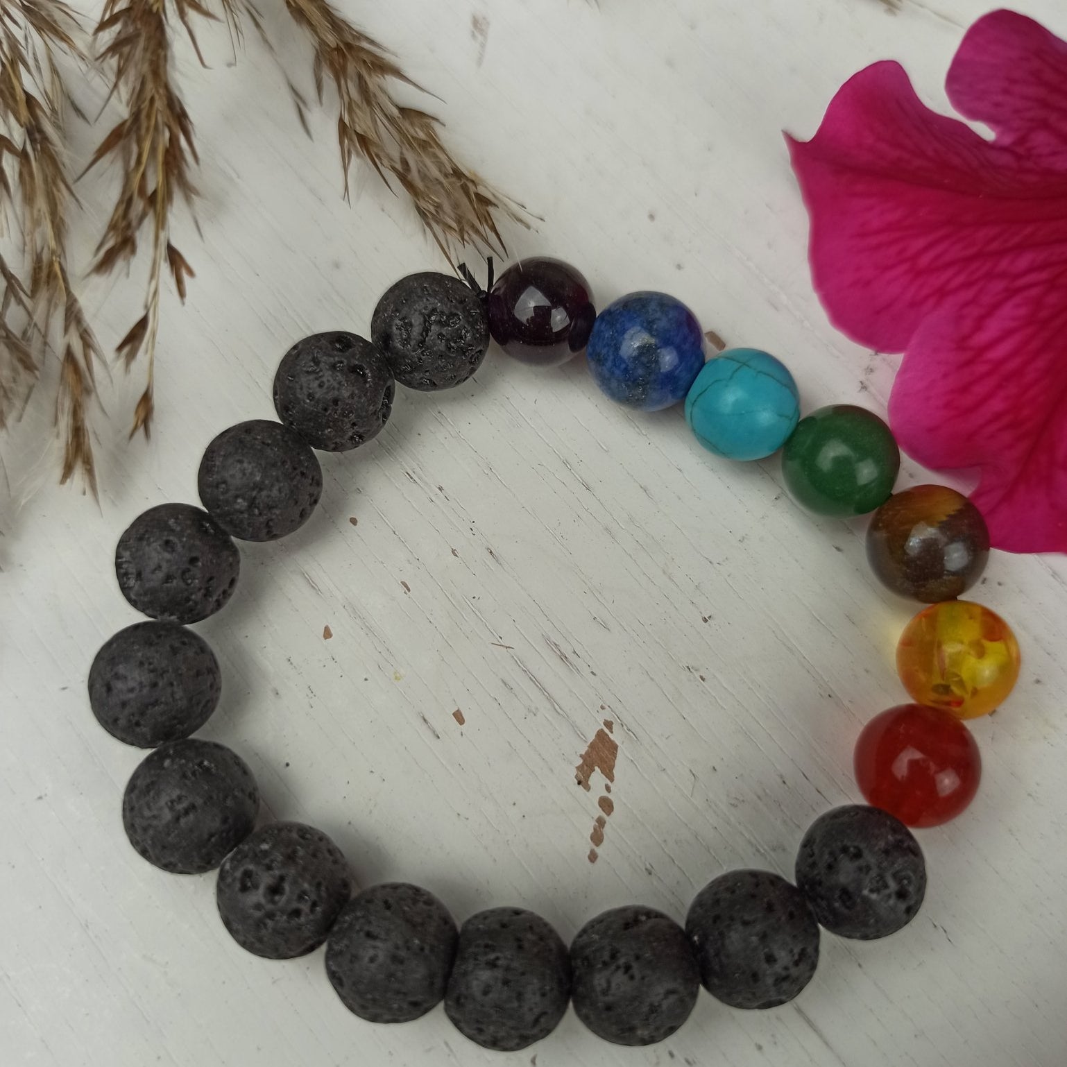 Lavasteen armband met chakrasteentjes | 10 mm – curated crystal by Marga Jacobs | rust, symboliek en intuïtieve zelfzorg
