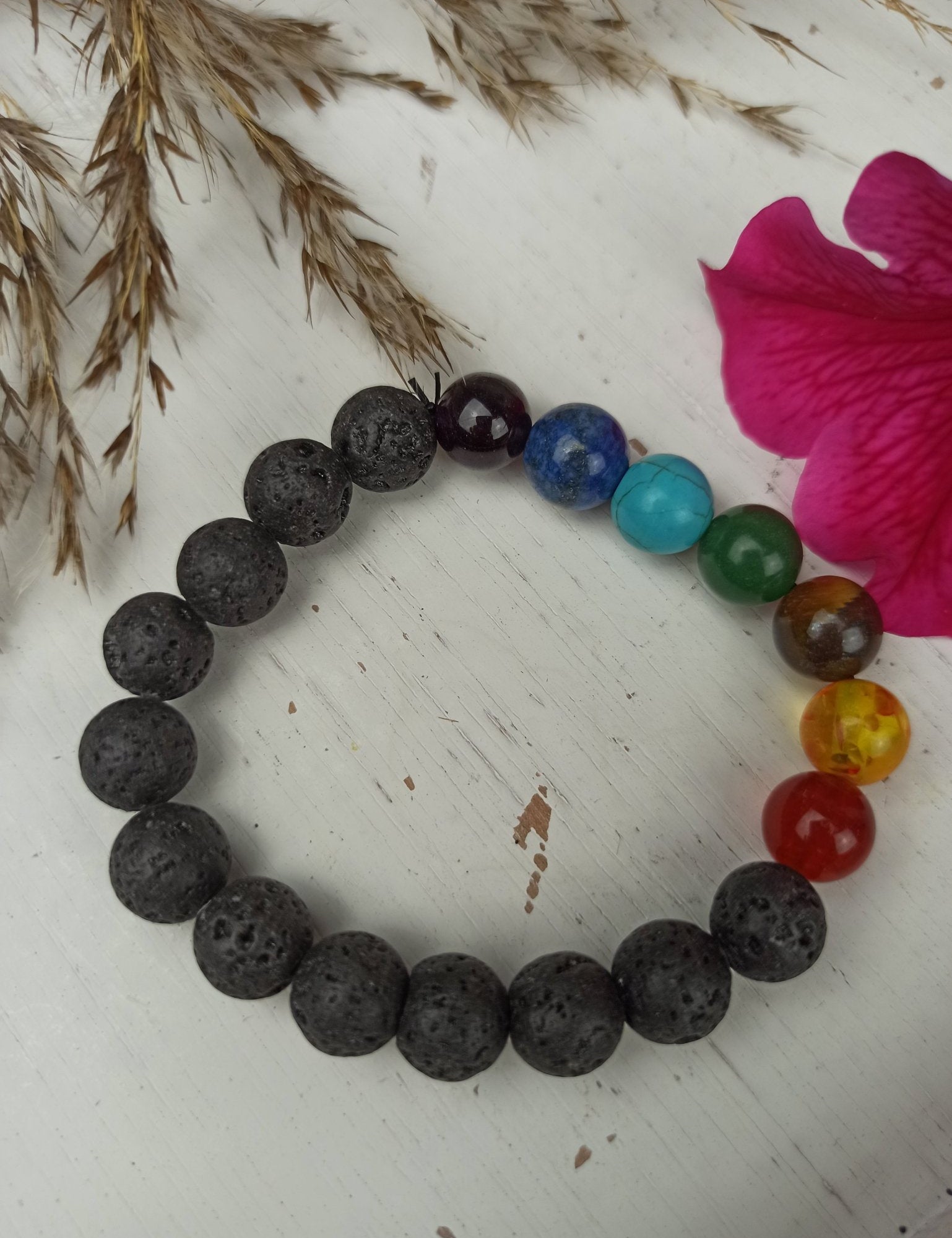 Lavasteen armband met chakrasteentjes | 10 mm – curated crystal by Marga Jacobs | rust, symboliek en intuïtieve zelfzorg