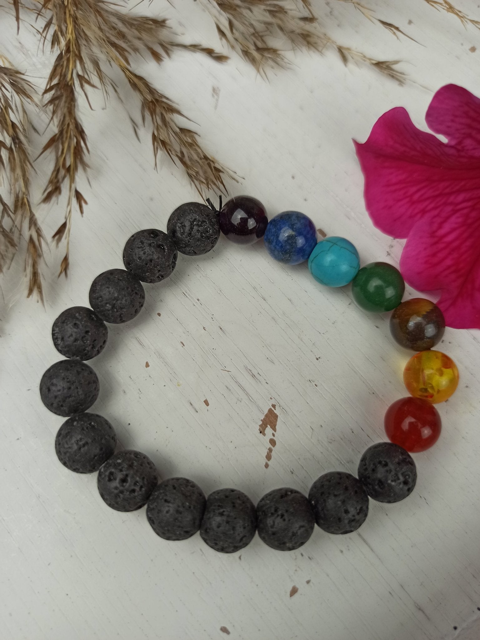 Lavasteen armband met chakrasteentjes | 10 mm – curated crystal by Marga Jacobs | rust, symboliek en intuïtieve zelfzorg