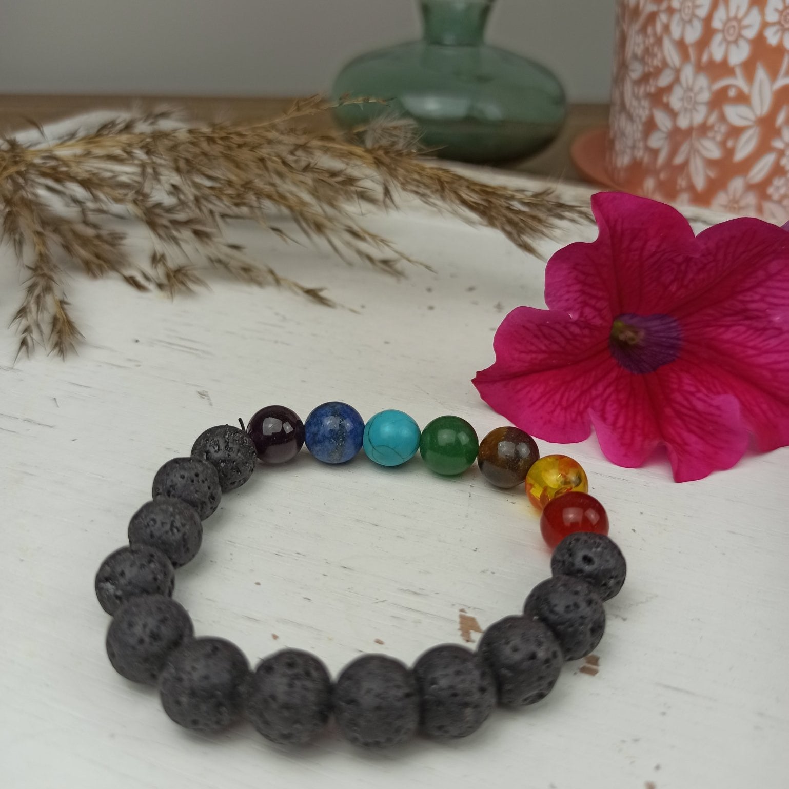 Lavasteen armband met chakrasteentjes | 10 mm – curated crystal by Marga Jacobs | rust, symboliek en intuïtieve zelfzorg