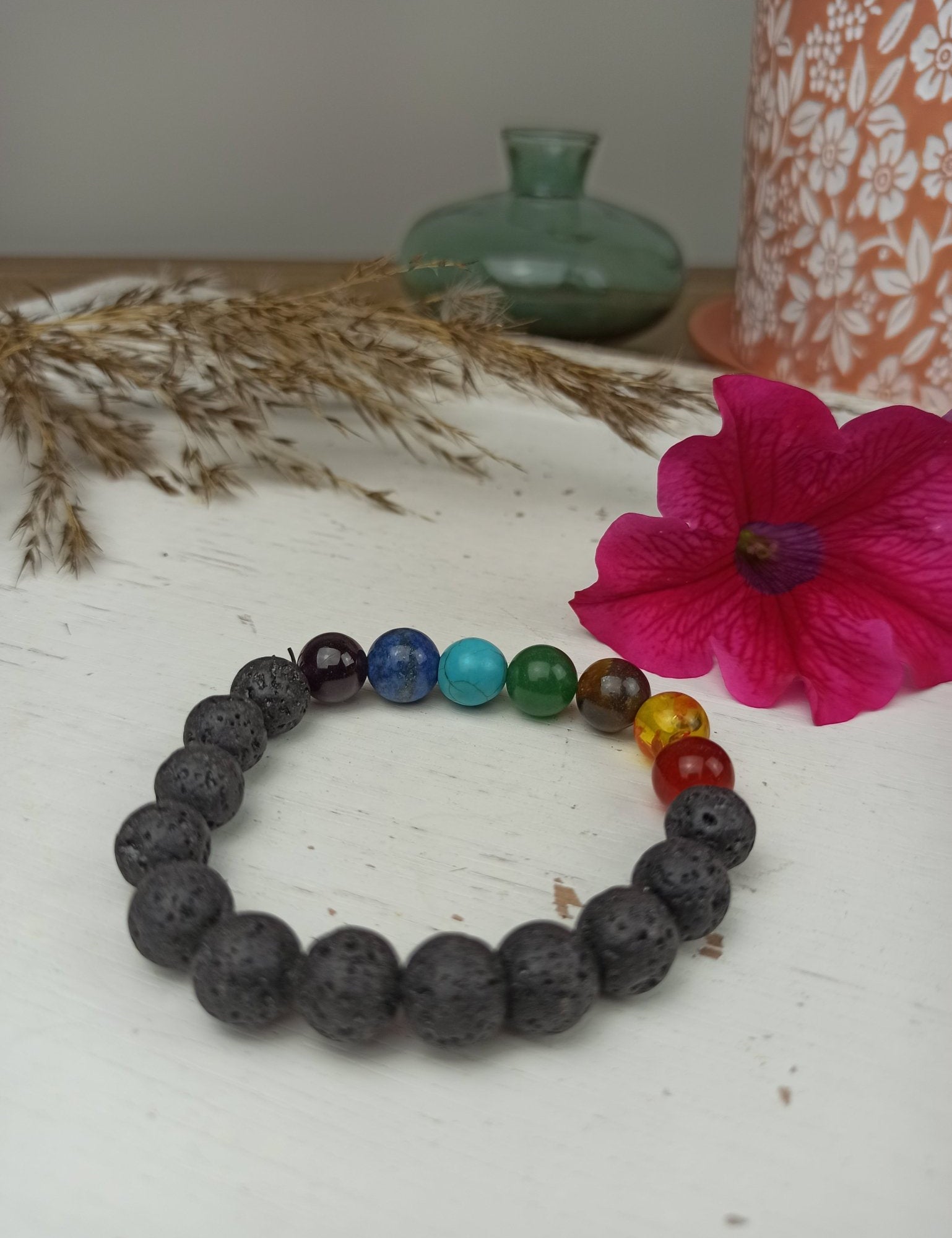 Lavasteen armband met chakrasteentjes | 10 mm – curated crystal by Marga Jacobs | rust, symboliek en intuïtieve zelfzorg