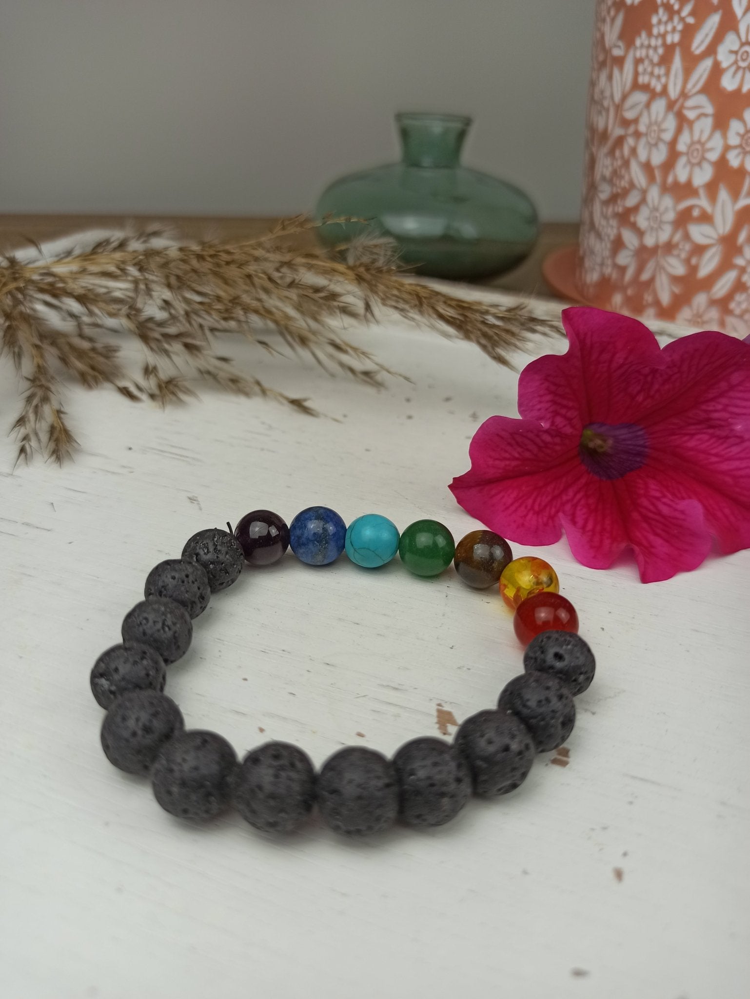 Lavasteen armband met chakrasteentjes | 10 mm – curated crystal by Marga Jacobs | rust, symboliek en intuïtieve zelfzorg