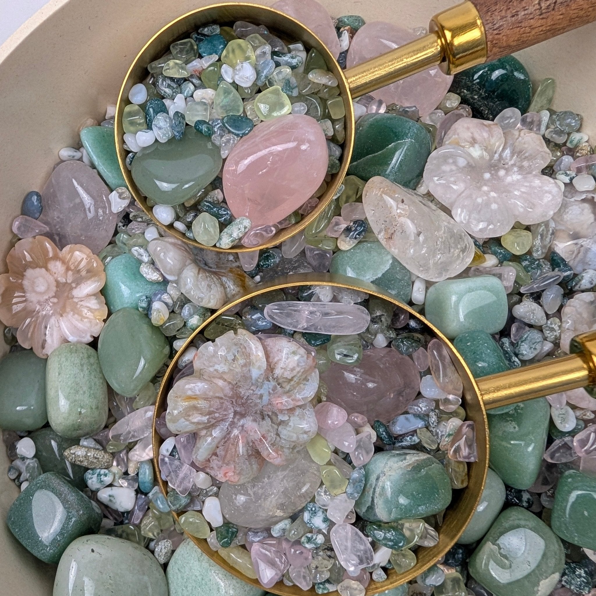 Lente confetti mix – curated crystal by Marga Jacobs | rust, symboliek en intuïtieve zelfzorg