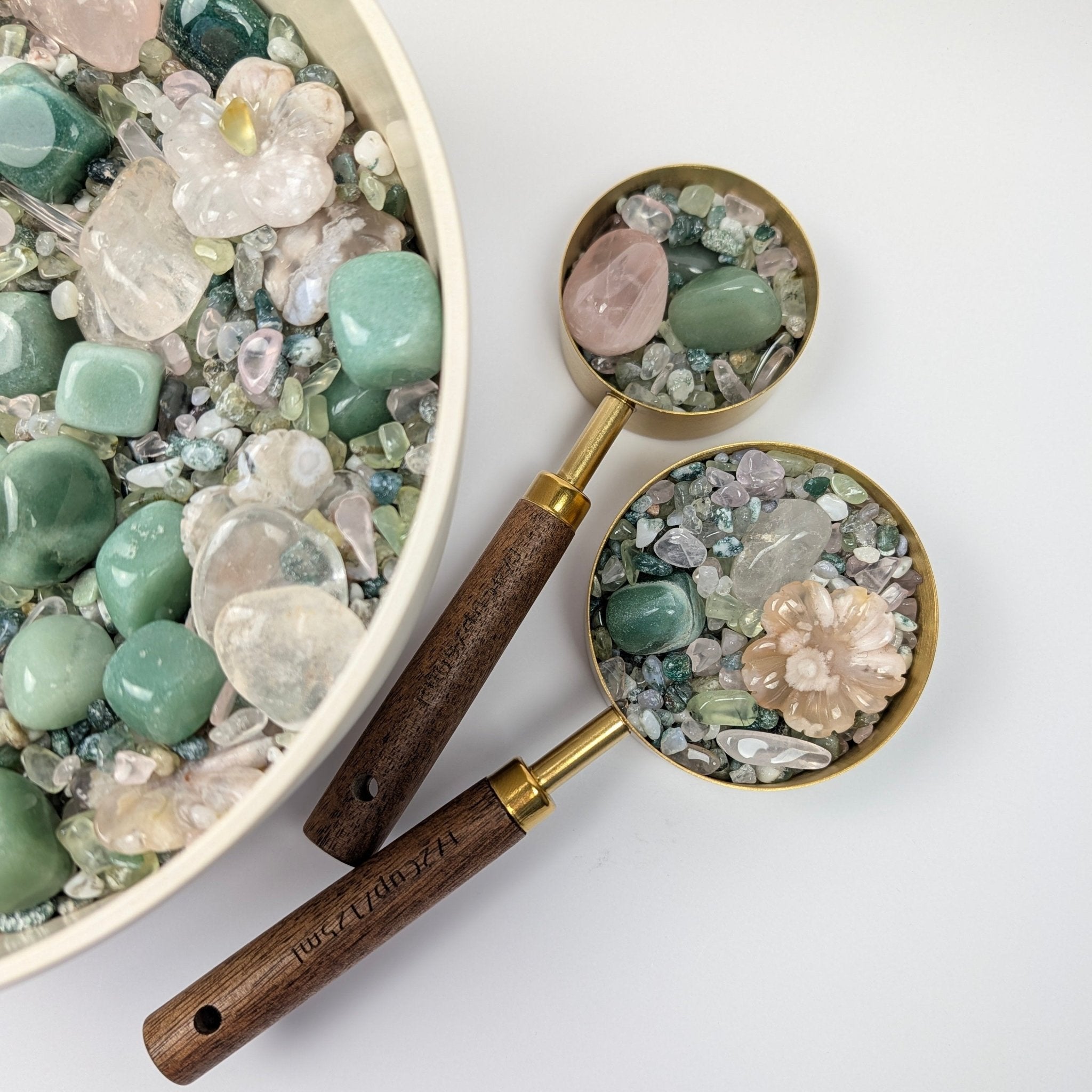 Lente confetti mix – curated crystal by Marga Jacobs | rust, symboliek en intuïtieve zelfzorg