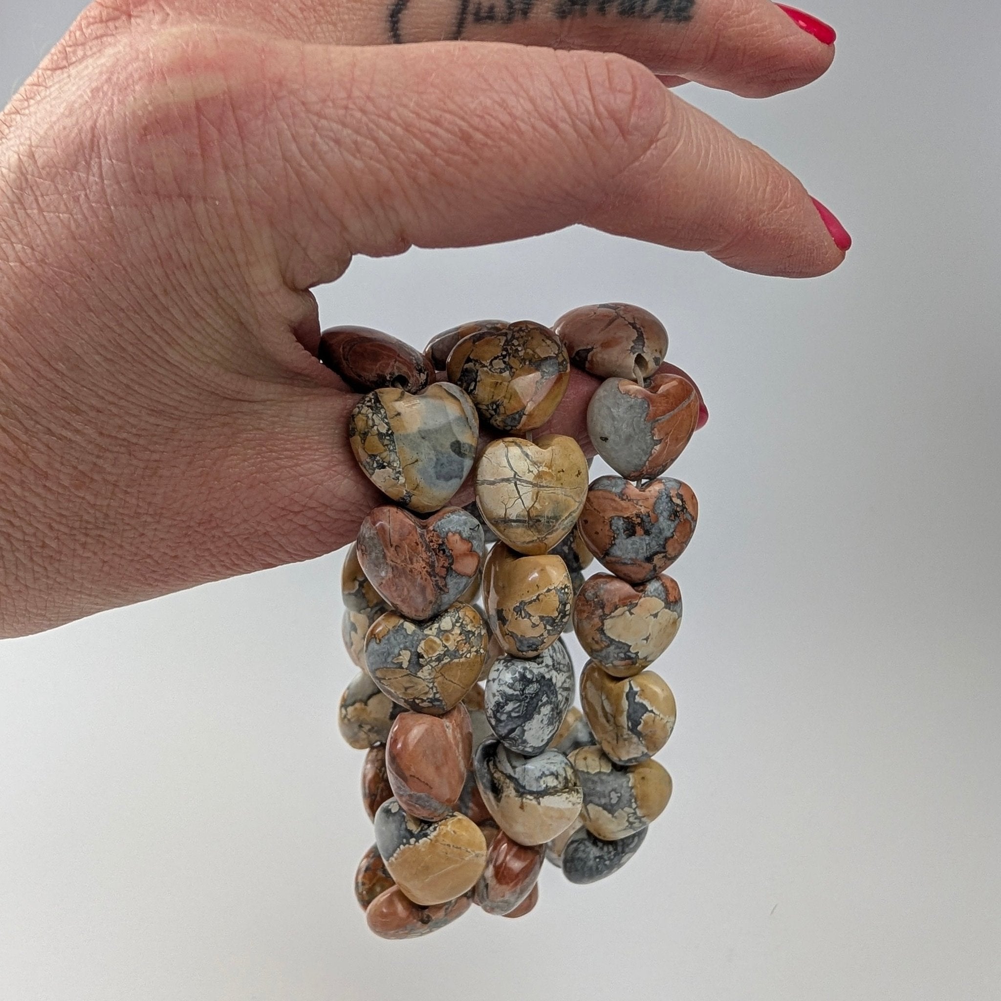 Maligano jaspis hartjes armband – curated crystal by Marga Jacobs | rust, symboliek en intuïtieve zelfzorg
