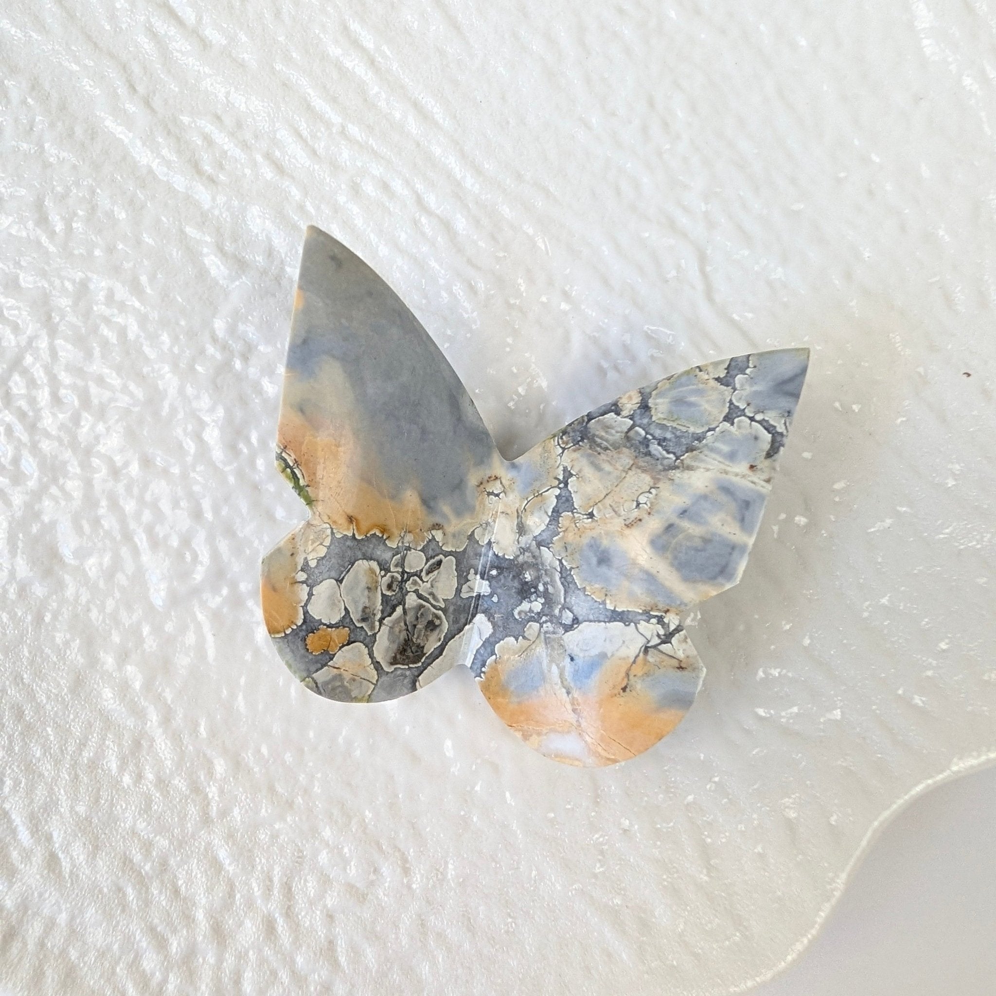 Maligano jaspis vlinder – curated crystal by Marga Jacobs | rust, symboliek en intuïtieve zelfzorg