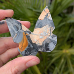 Maligano jaspis vlinder – curated crystal by Marga Jacobs | rust, symboliek en intuïtieve zelfzorg