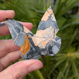 Maligano jaspis vlinder – curated crystal by Marga Jacobs | rust, symboliek en intuïtieve zelfzorg