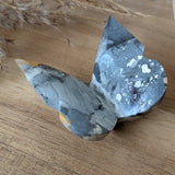 Maligano jaspis vlinder – curated crystal by Marga Jacobs | rust, symboliek en intuïtieve zelfzorg