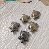 Mini pyriet schildpadje – curated crystal by Marga Jacobs | rust, symboliek en intuïtieve zelfzorg
